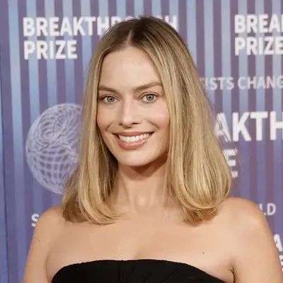 margot robbie vanilla chai hair