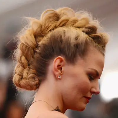 woman wearing loose mohawk braid