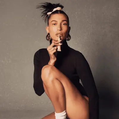 Hailey Bieber with high ponytail and pink scrunchie