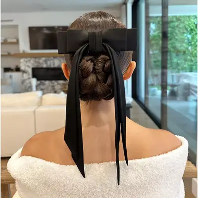 Hailey Bieber with four ribbons in her hair 