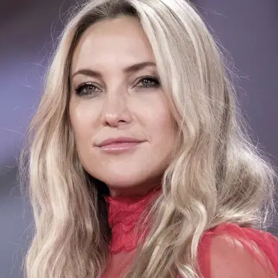 Kate Hudson with white-blonde hair
