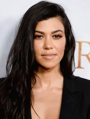 Kourtney Kardashian with deep side-parted waves at the 2017 