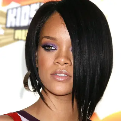 Rihanna wears a straight asymmetrical bob hairstyle at the 2007 Kids