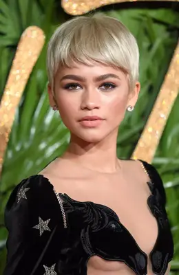Zendaya blonde pixie