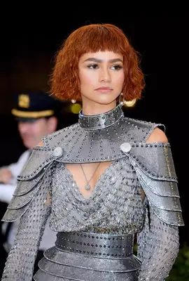 Zendaya auburn bob