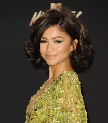 Zendaya bubble flip hair
