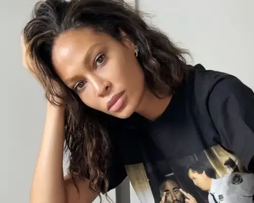 Joan Smalls with natural curl lob