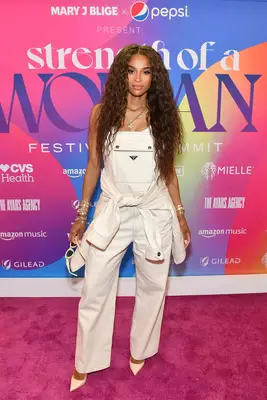 Singer Ciara with long, beachy waves in her hair
