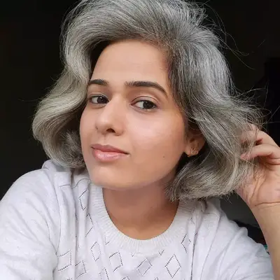 Voluminous gray bob