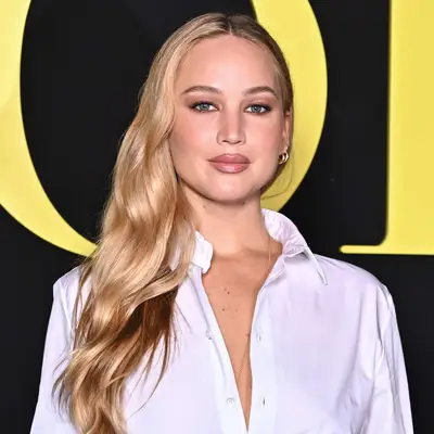 Jennifer Lawrence loose curls