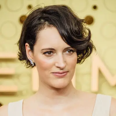 Phoebe Waller-Bridge wears a short, wavy wedge haircut