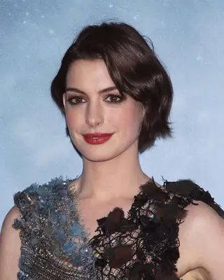 Anne Hathaway Side Part Bob