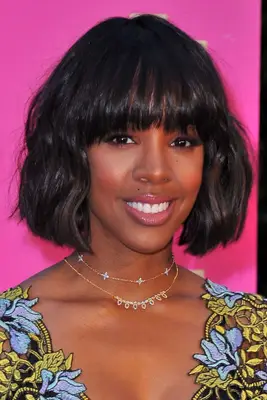 Kelly Rowland in a chin-length wavy bob with bangs at the 2017 