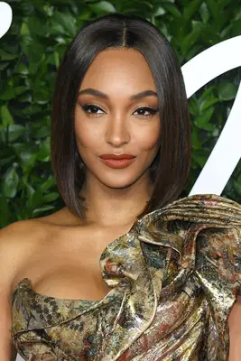 Jourdan Dunn with an angled lob at the 2019 Fashion Awards in London, England