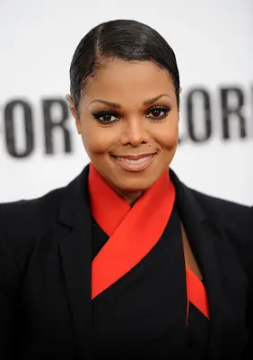 Janet Jackson with a polished pixie at the 2010 