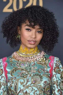Yara Shahidi with short curls