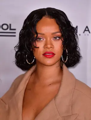 Rihanna with a texturized bob