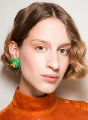 A model with short, lived-in strands