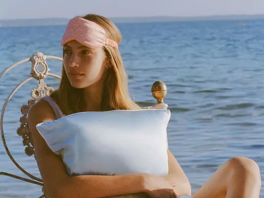 10 Spící účesy, aby vaše vlasy udržovaly měkké, hedvábné a chráněné přes noc