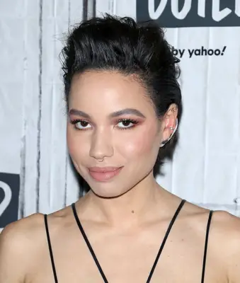 Jurnee Smollett-Bell pompadour hairstyle