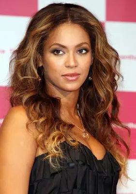 beyonce-wavy-hair.webp