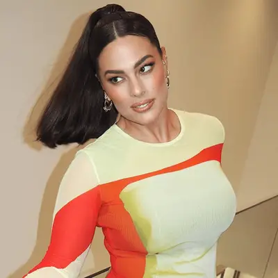 ashley graham wearing sleek ponytail