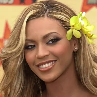 Beyonce Knowles during 2001 MTV Movie Awards - Arrivals at Shrine Auditorium in Los Angeles, California, United States. (Photo by SGranitz/WireImage)