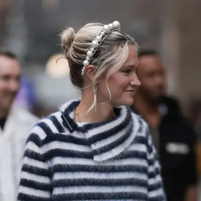 pearls headband street style
