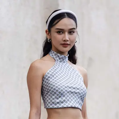 low ponytail white headband street style