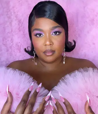 Lizzo with a short flippy bob