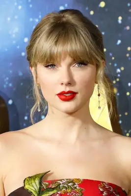 Taylor Swift with an updo and blunt bangs at the 2019 