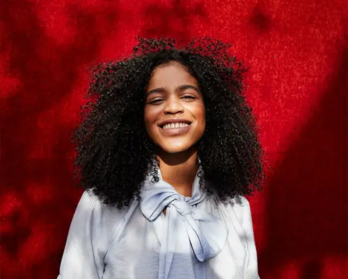 15 impresionantes peinados de longitud media para el cabello natural