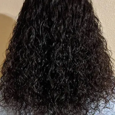 Long natural curls hydrated with hair oil