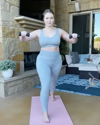 Iskra Lawrence workout
