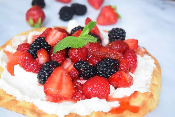 Berry Breakfast pizza