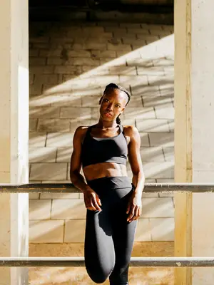 athletic person posing in the sun ectomorph