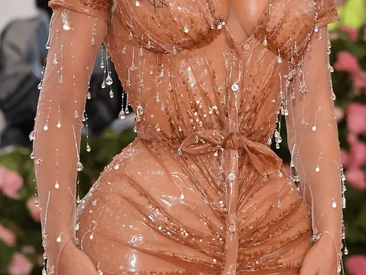 kim kardashian wearing waist trainer at met gala