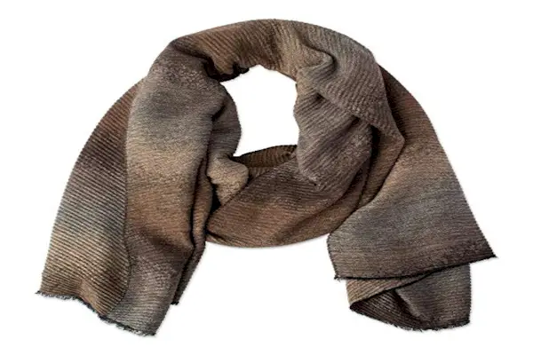 Langt skjerf med frynser