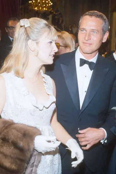 joanne woodward og paul newman på premieren på cool hand luke