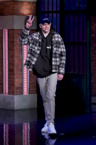 Late Night with Seth Meyers - Season 9