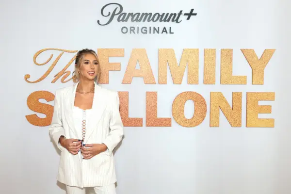 rodinná recepce na červeném koberci