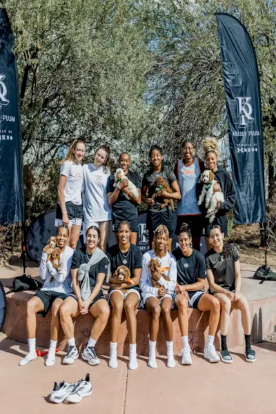 2025 Kelsey Plum Dawg-Klasse