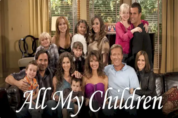 Hva er Chrishell Stauses nettoverdi? Hvordan 'Sell Sunset'-stjernen tjener sin inntekt