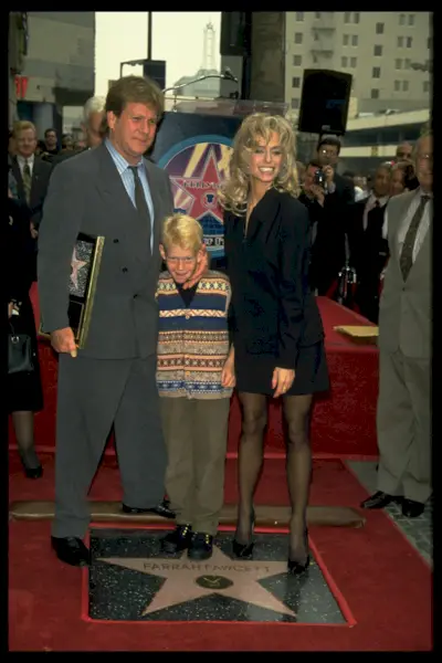 Chi è il figlio di Farrah Fawcett, Redmond O'Neal? Uno sguardo alla loro relazione tumultuosa