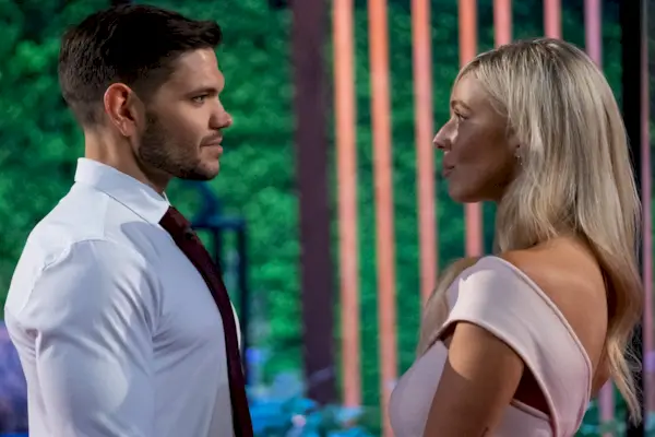 kærlighed er blind l til r kyle abrams, shaina hurley i sæson 2 af kærlighed er blind cr patrick wymorenetflix © 2022