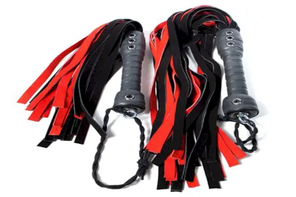 Fio, Cabo, Tecnologia, Dispositivo eletrônico, Fonte, Equipamento de proteção individual, Acessório eletrônico, Couro, Acessório de moda, Acessórios para motocicleta,