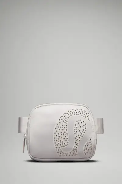 Riñonera Everywhere 1L con tachuelas