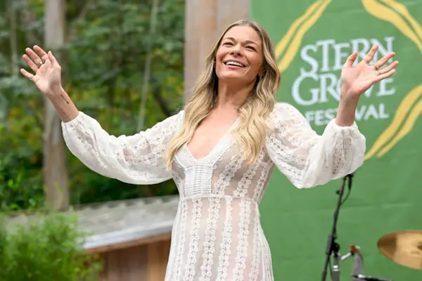 LeAnn Rimes žádá fanoušky o modlitby po „traumatickém“ dni se svým manželem