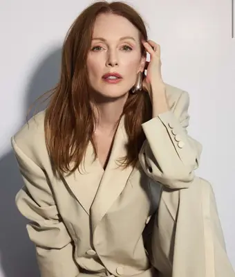 Julianne Moore poses wearing a soft, natural makeup look