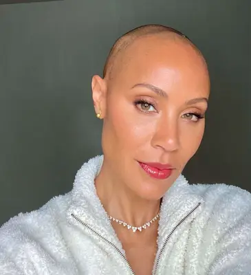 Jada Pinkett Smith wears a natural makeup look with glossy raspberry lips